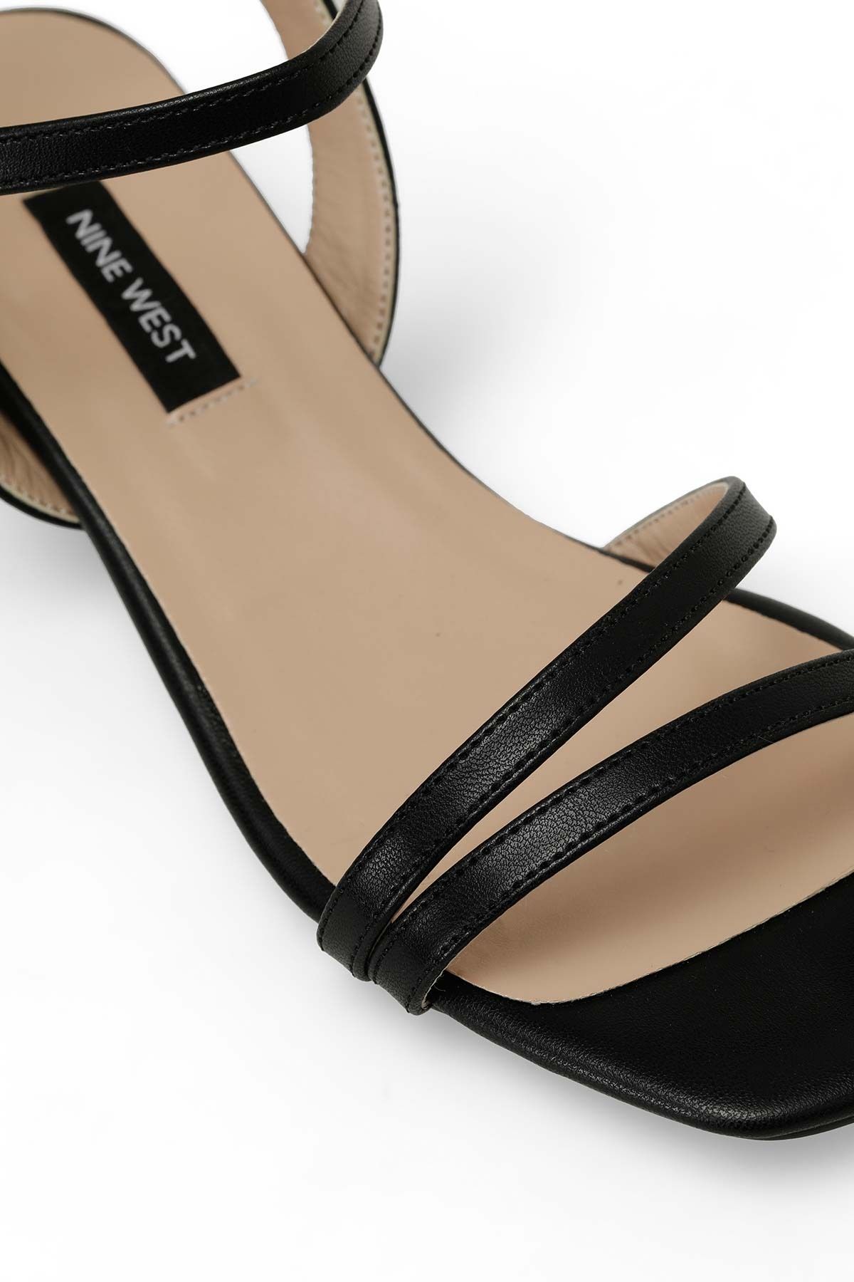 Nine West-YENAY 4FX - Čierne dámske sandále na podpätku 7