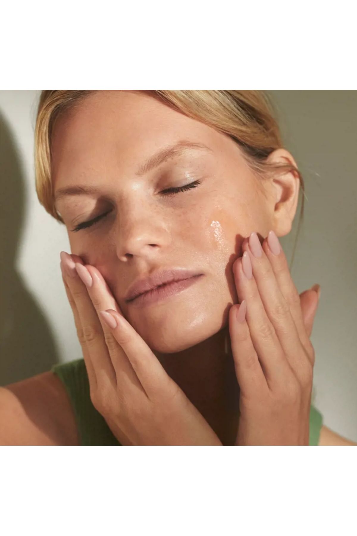 Oriflame-Wellosophy Vegan Face Serum with Brightness and Saturation and Relaxing Effect 4