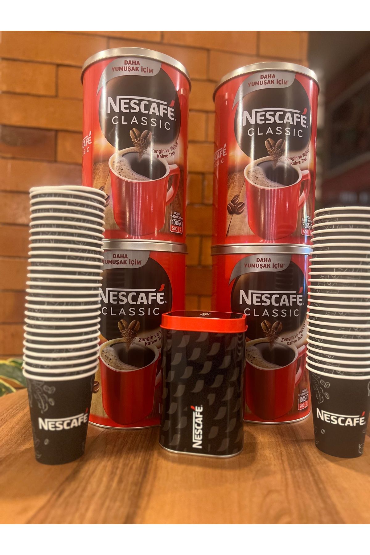 Nescafe Classıc 1kg x4 adet.50 adet karton bardak ve 1 adet tin box hediye.