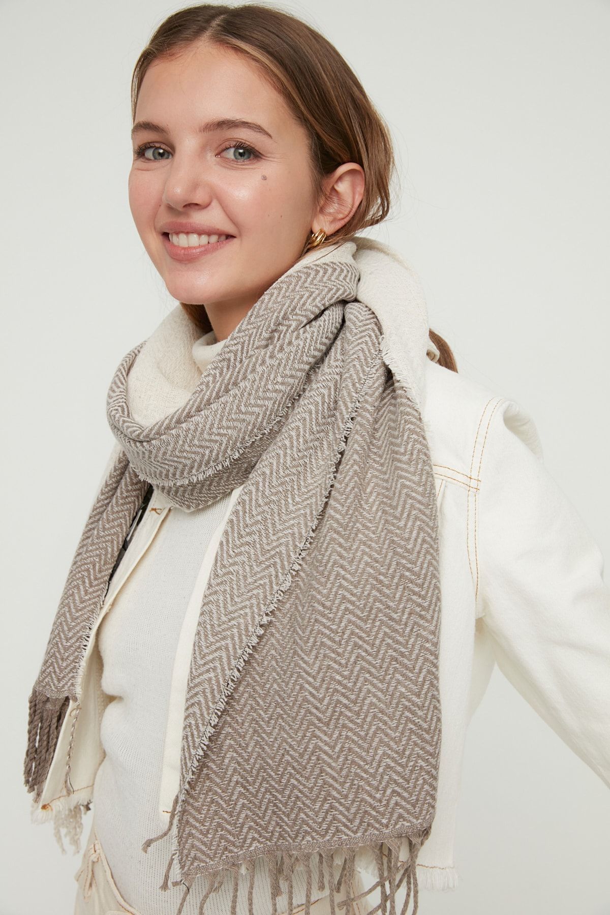 Trendyol Collection-Ecru Pattern Blocky Soft Textured Dámská šála TWOAW22AT0052 3