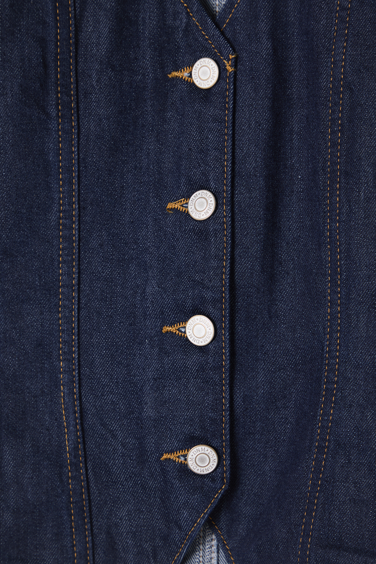 Trendyolmilla  Koyu Mavi Kısa Balon Kollu V Yaka Denim Bluz TWOSS25BZ00000 - Görsel 7