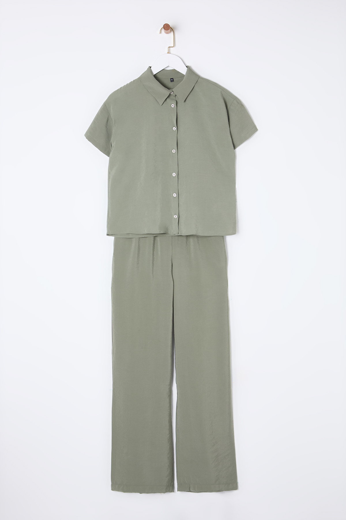 Trendyol Collection-Khaki modális gombos ing és széles szárú nadrág szett - rövid ujjú, szövött TWOSS25AU00026 7