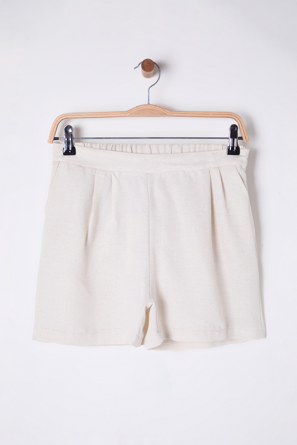 Trendyolmilla  Bej Keten İçerikli Arka Beli Lastikli Geniş Paça Diz Boy Dokuma Şort & Bermuda TWOSS25SR00021 - Görsel 10