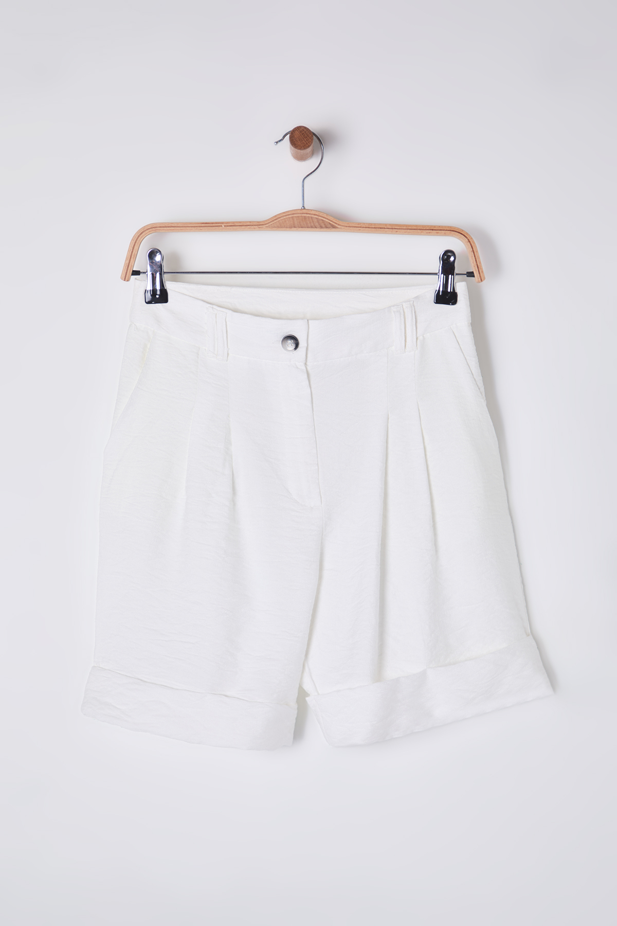 Trendyolmilla  Beyaz Paçası Kıvırmalı Dokuma Şort TWOSS21SR0146 - Görsel 6
