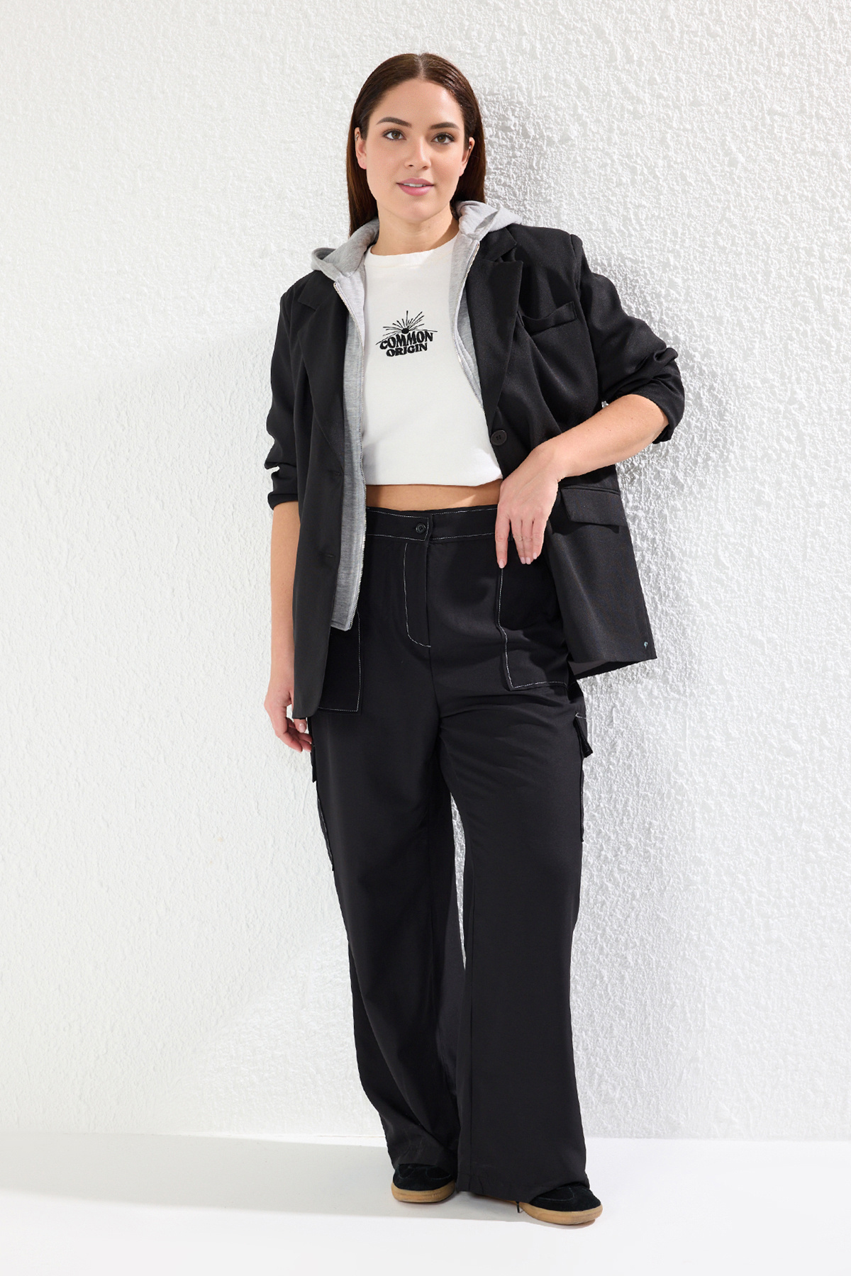 Trendyol Curve-Černé Cargo Wide Leg Kontrastní prošívání Detail Woven Pants Tbbaw25Ar00024 2
