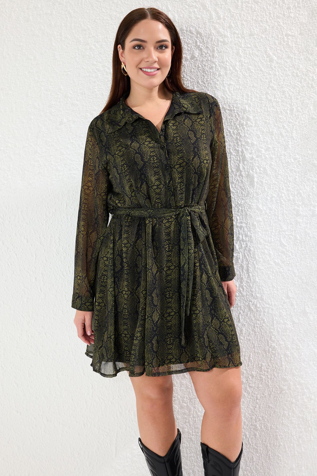 Trendyol Curve-Mehrfarbiges, mit Tiermuster besetztes, mit der Taille geöffnetes, gefüttertes Mini-Chiffon-Webkleid TBBAW25AH00115 2