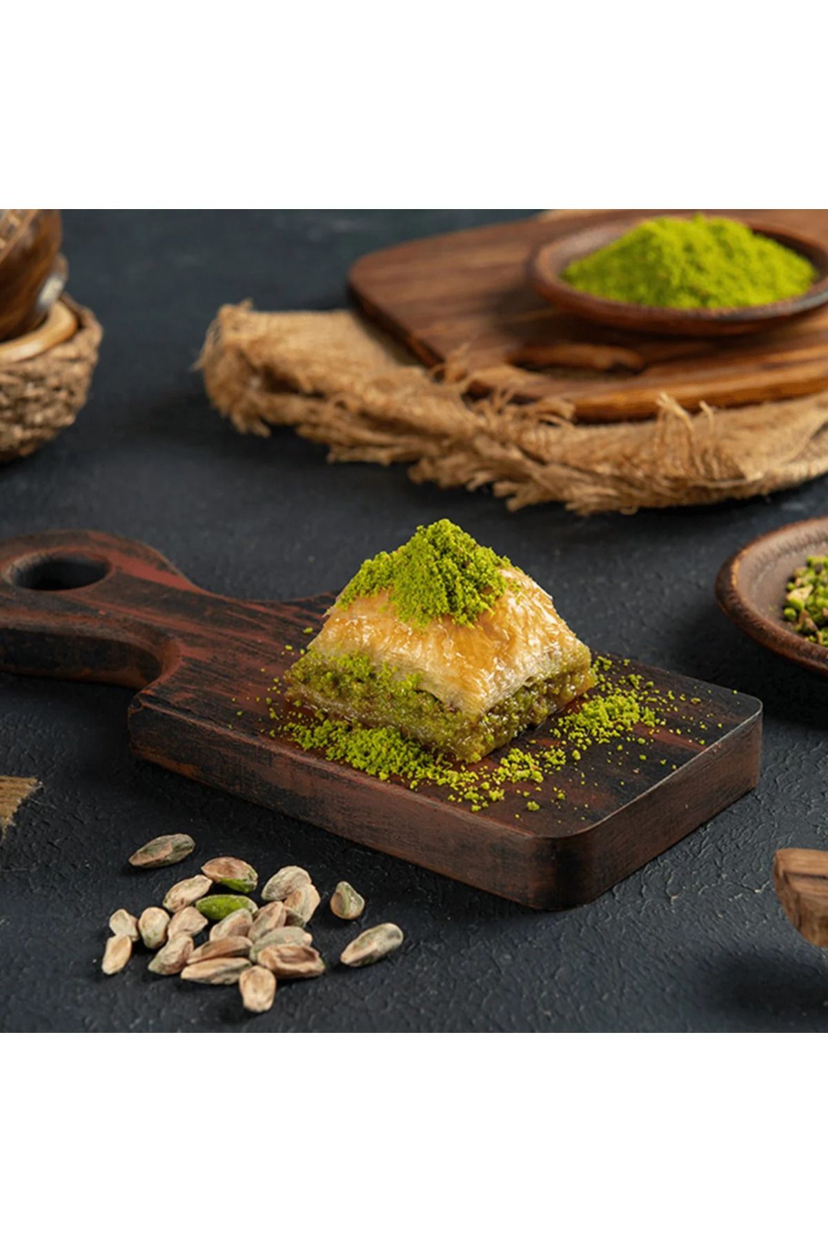 köşkeroğlu Koskeroglu | Square Baklava with Pistachio in Gift Metal Box 800 Gr