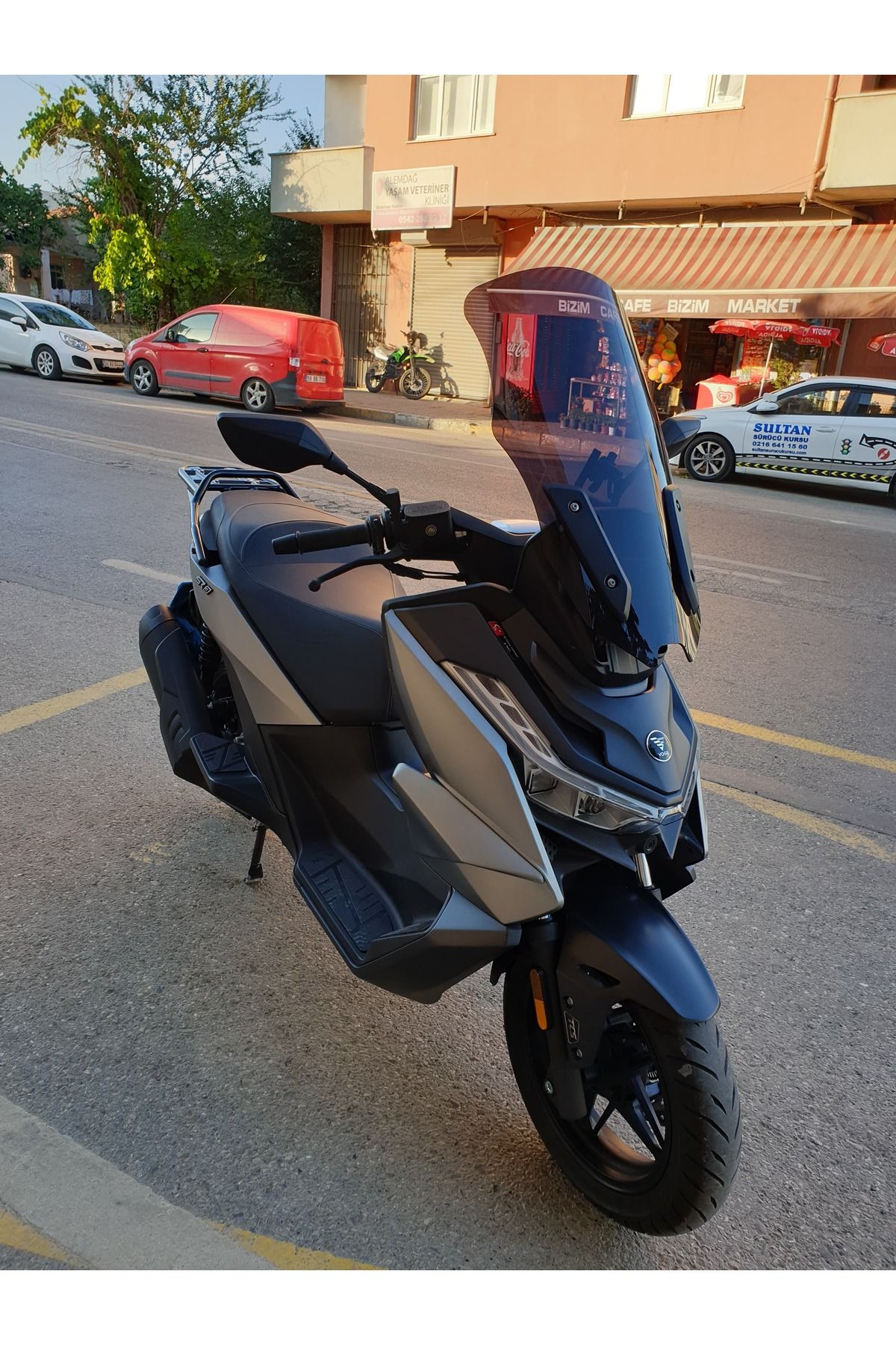 Voge SR3 Siperlik Ön Cam 2023-2025 Model 63cm Siyah Renkli 4mm