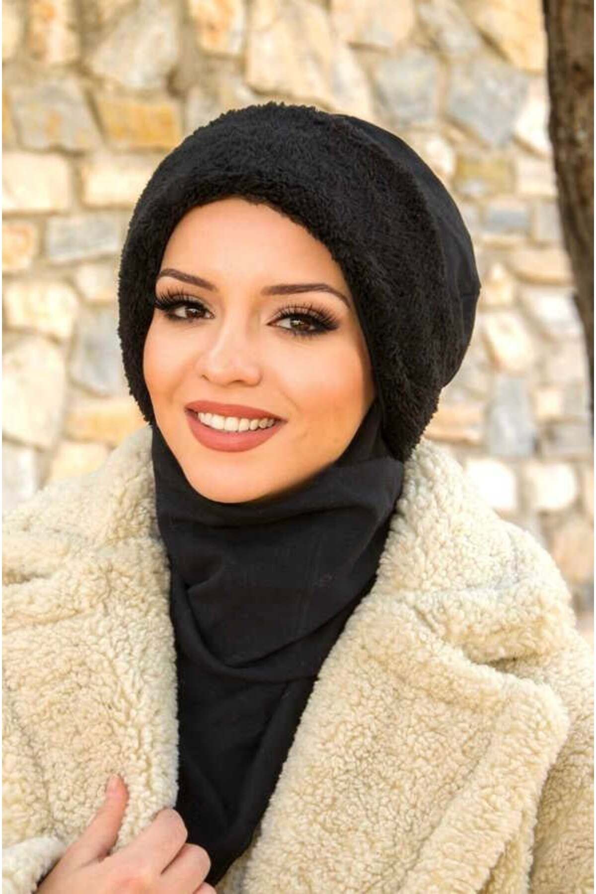 Aişe tesettür-Hijab Beanie with Black Fur Accessories 4