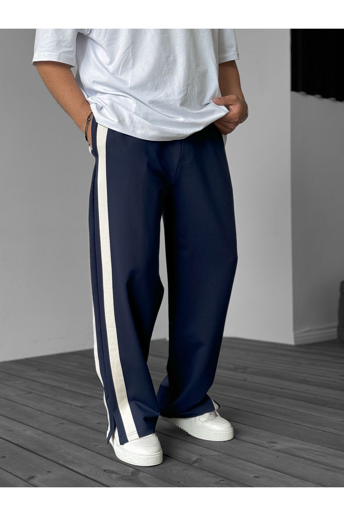 BYBASICMAN-Jj-66 Model Navy Blue Stripe Slit Tracksuit 5