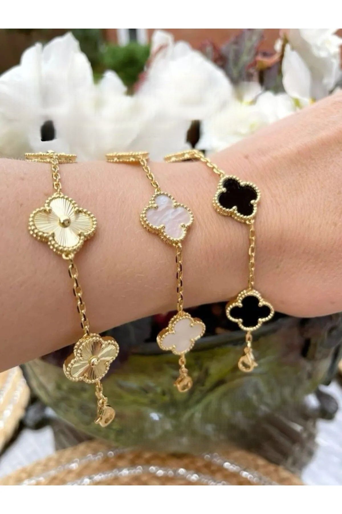 ANGELSS JEWELLERY Üçlü Kombin Gold Beyaz Siyah Bileklik Set (3’LÜ SET YONCA MODEL BİLEKLİK)