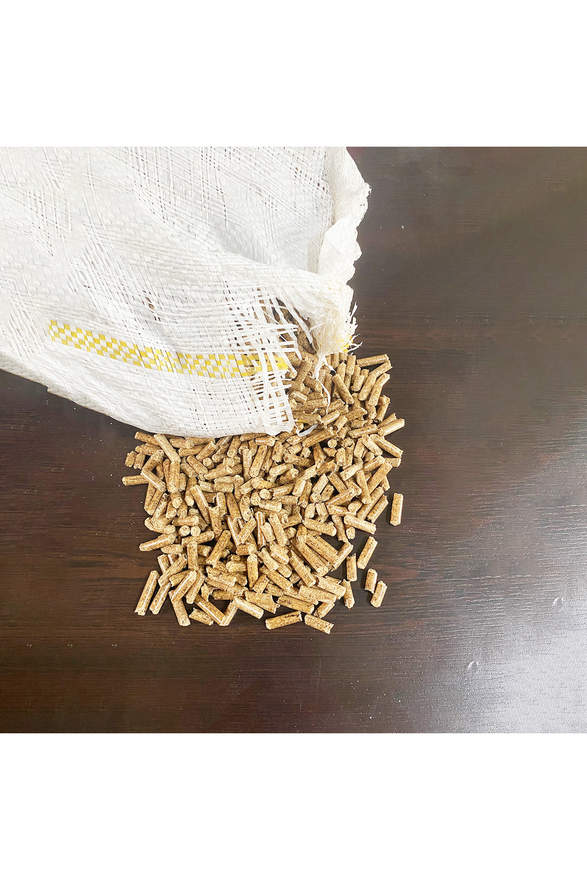 Tezel Ticaret %100 Doğal Rus Çam Peleti Yakıt, Katkısız , Duman Is Yapmaz, Yüksek Verim 5 Kg