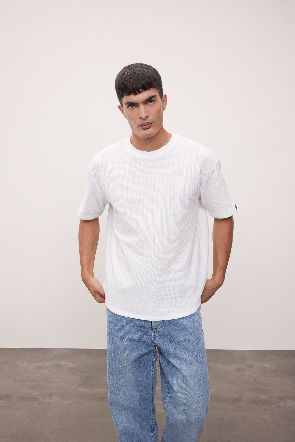 DeFacto-Comfort Regular Fit Relaxed Fit Crew Neck Waffle Fabric Cotton Short Sleeve Basic t Shirt 3