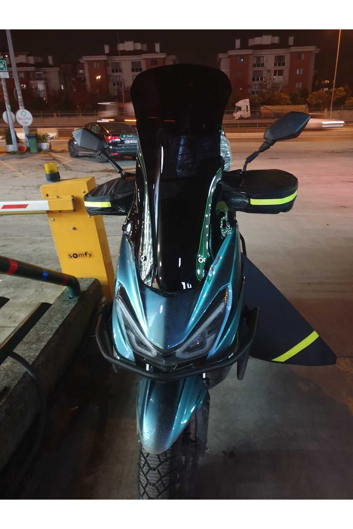 RKS Newlight PRO Siperlik Ön Cam 2023-2025 Model 68cm Siyah Renkli 4mm ORTA BOYLU