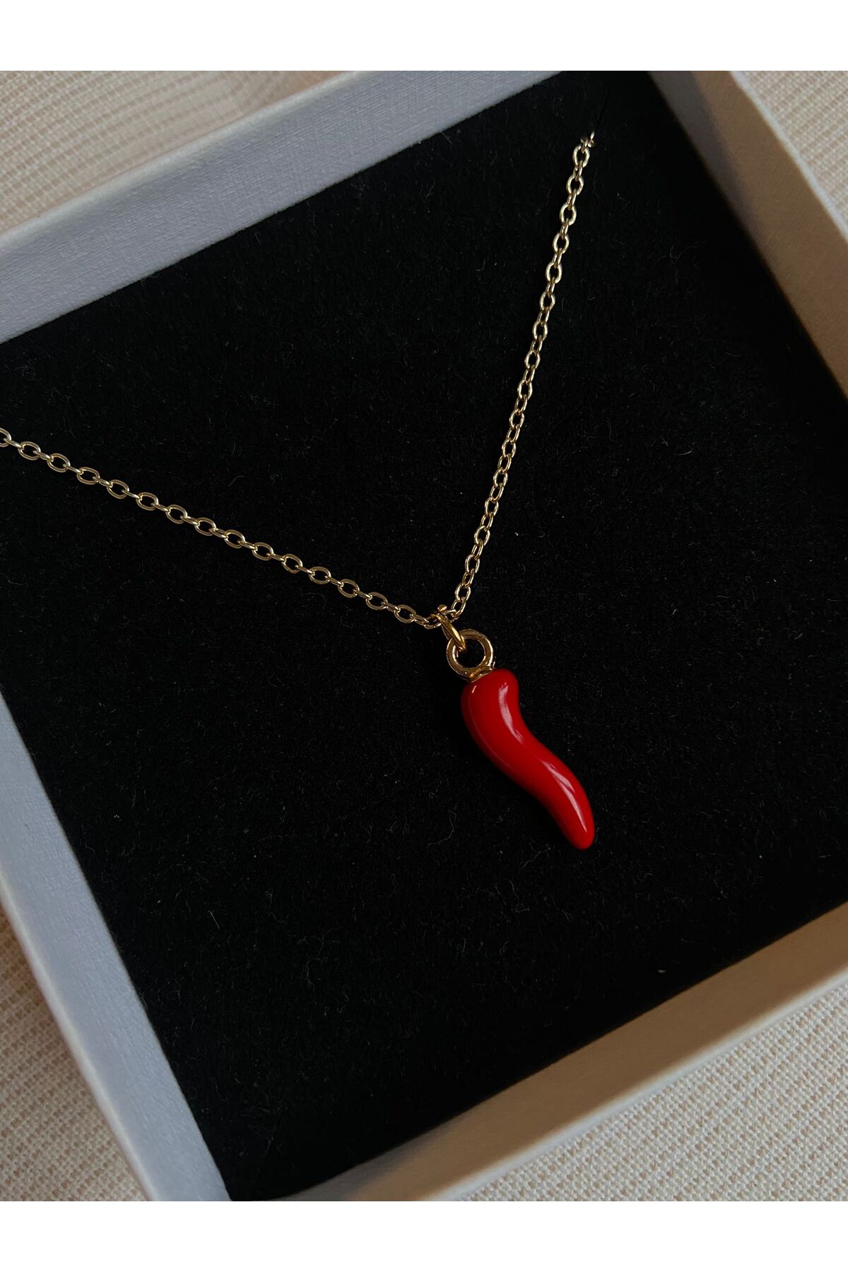 Kırmızı Biber Charm Altın Kaplama Kadın Kolye (45 cm) – Sevgililer Günü Özel - Detay Görseli 2