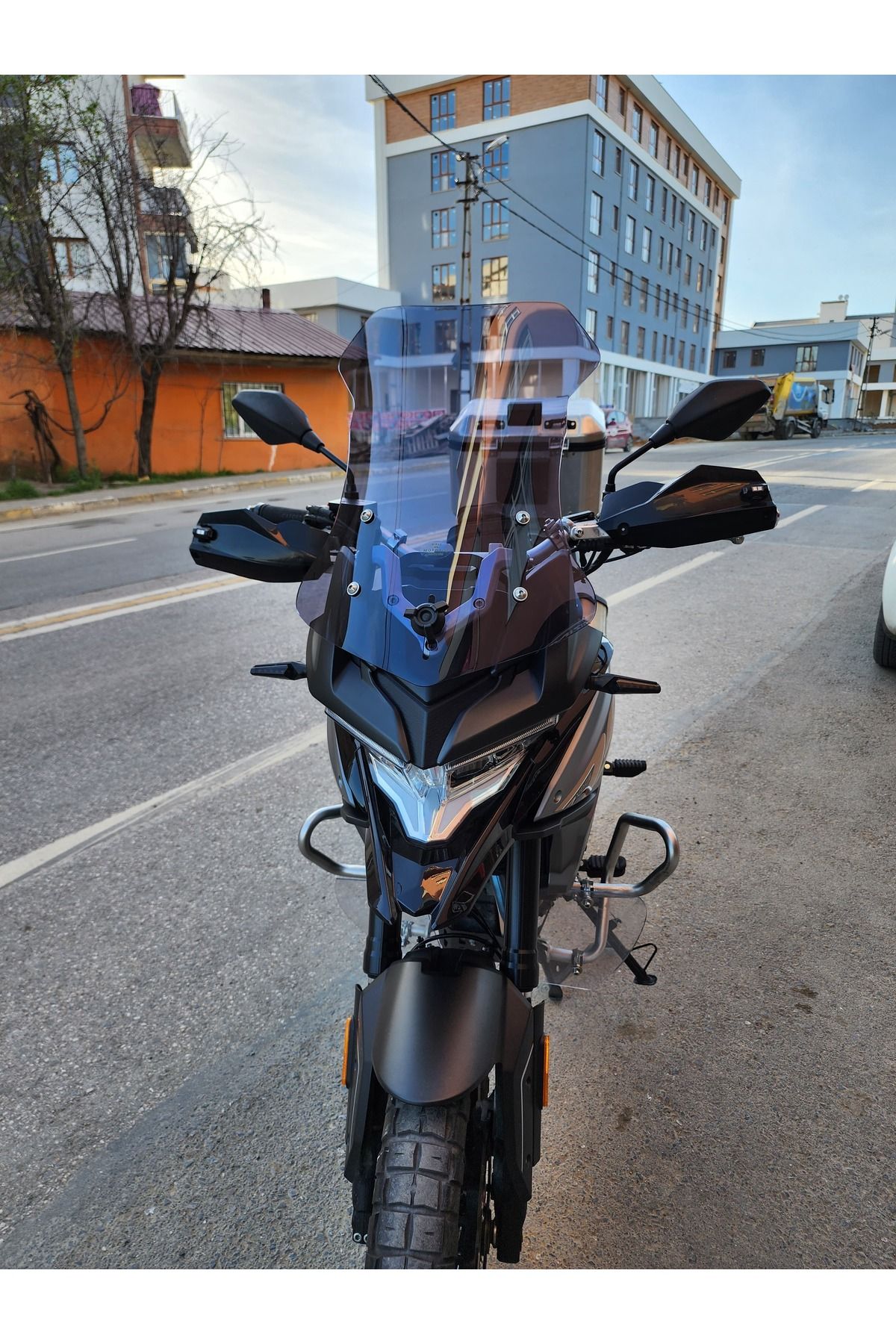 Voge DS 300 Siperlik Ön Cam 2021-2025 Model 55cm Füme Renkli 4mm