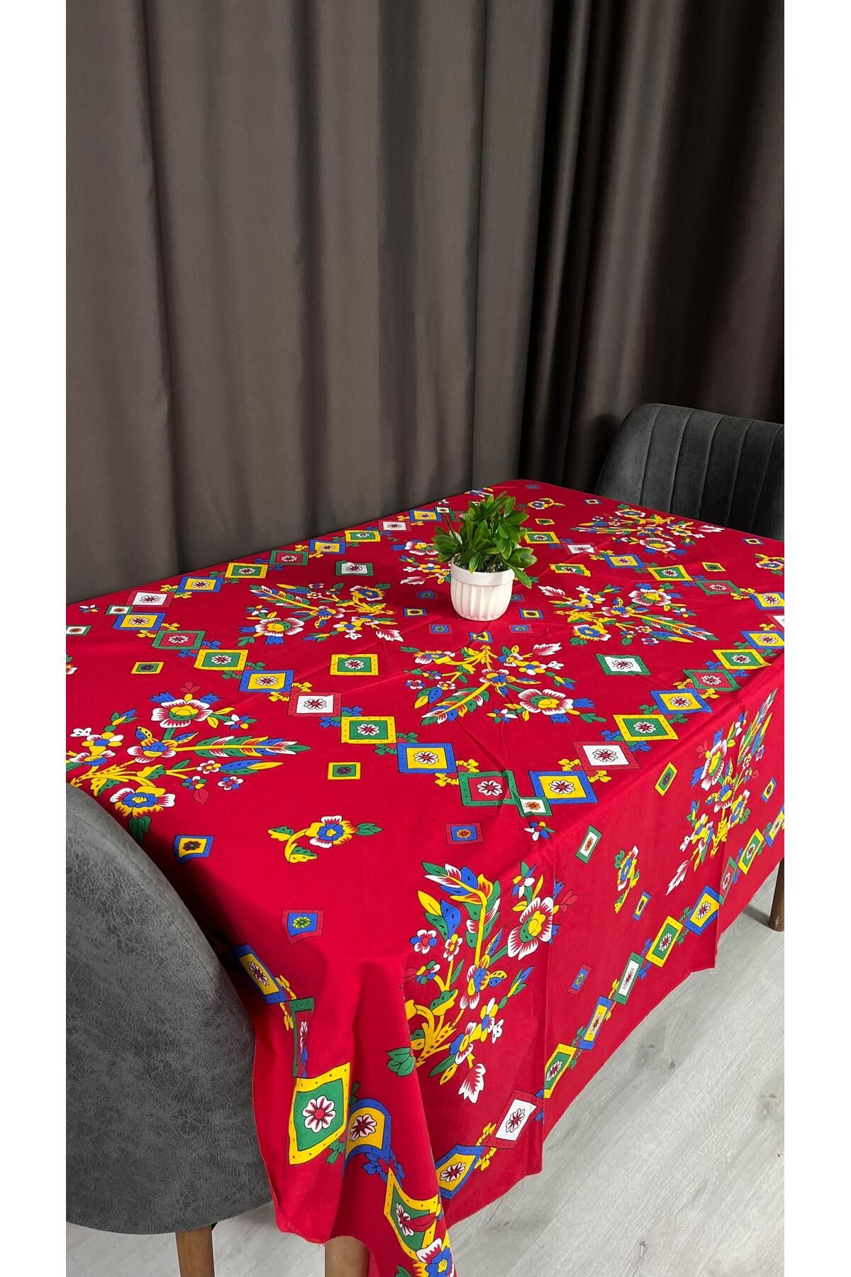 Sobe Hediyelik-Easy Clean Red Colored Chirping Chirping Hook Patterned Table Cloth 170X170 3