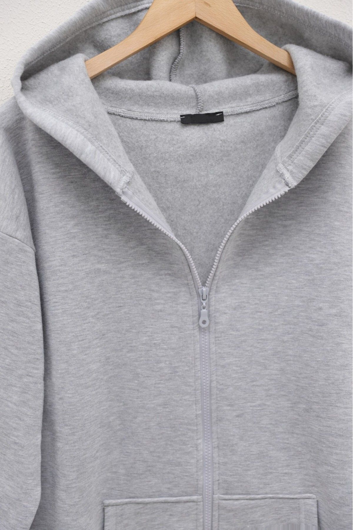 Modamorfo--Grauer Fleece-Sweatshirt: Reißverschluss, Kapuzenpullover und Taschen 2