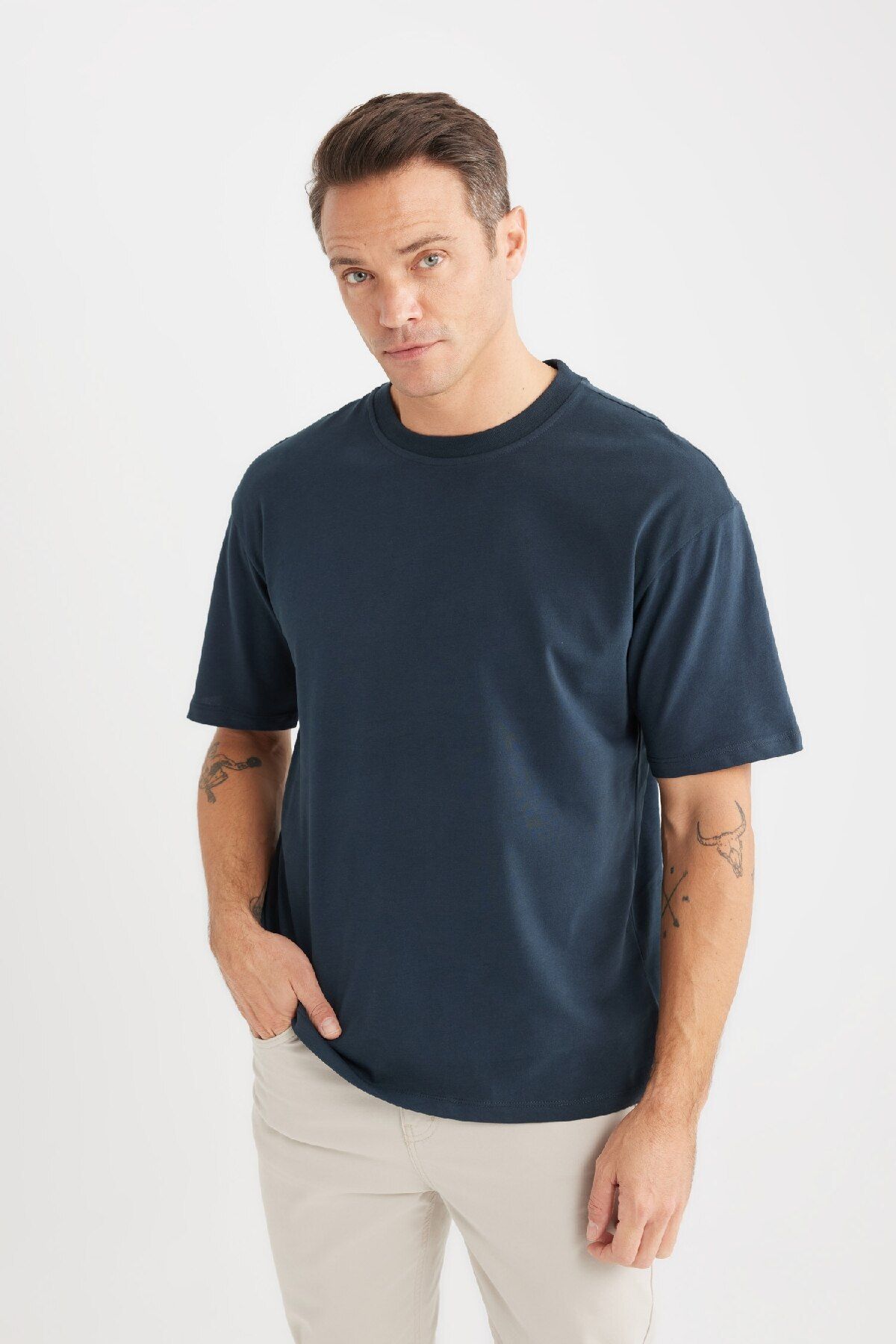 DeFacto-Boxy Fit Crew Neck Basic Solid Short Sleeve T-Shirt D7481Ax25Sp 1