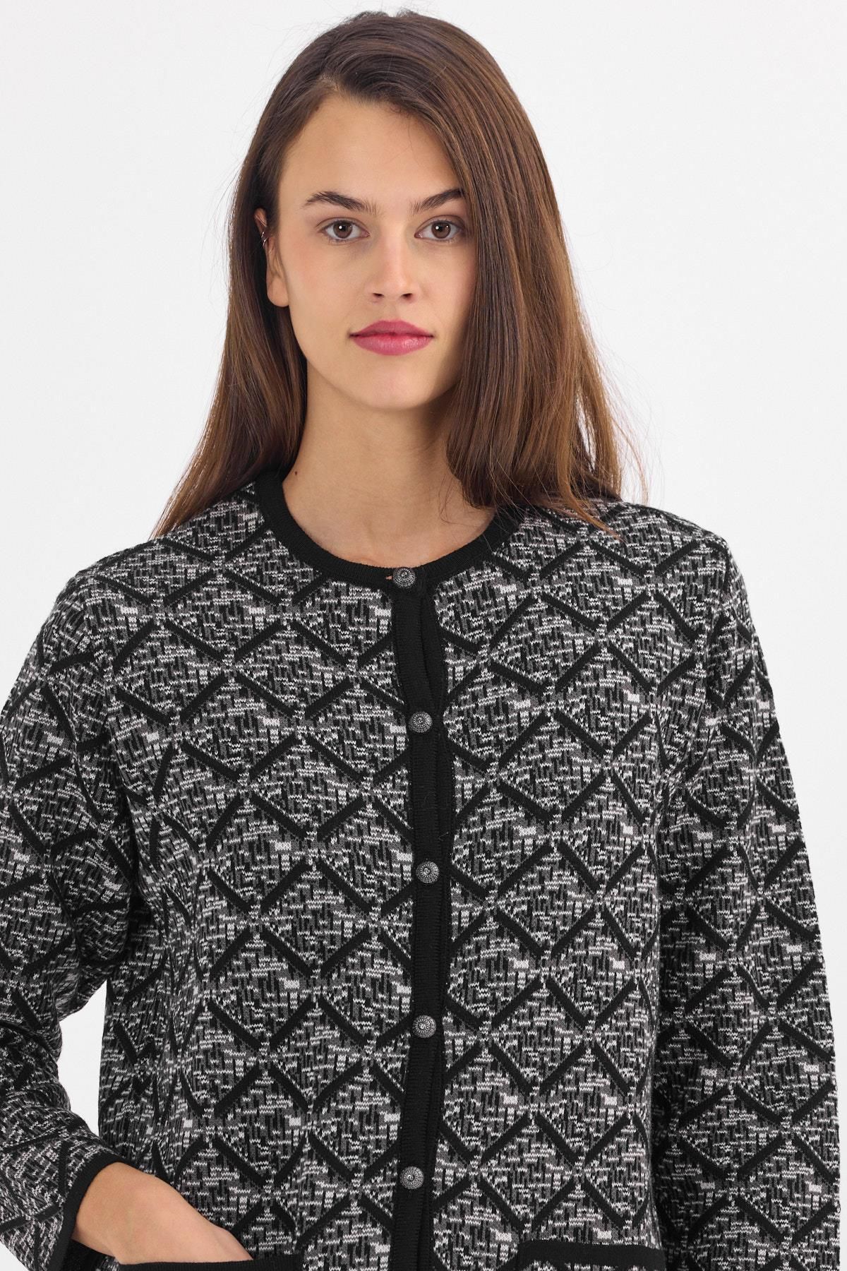 Uludağ Triko-Women's Black Embossed Lozenge Buttoned Cardigan 2