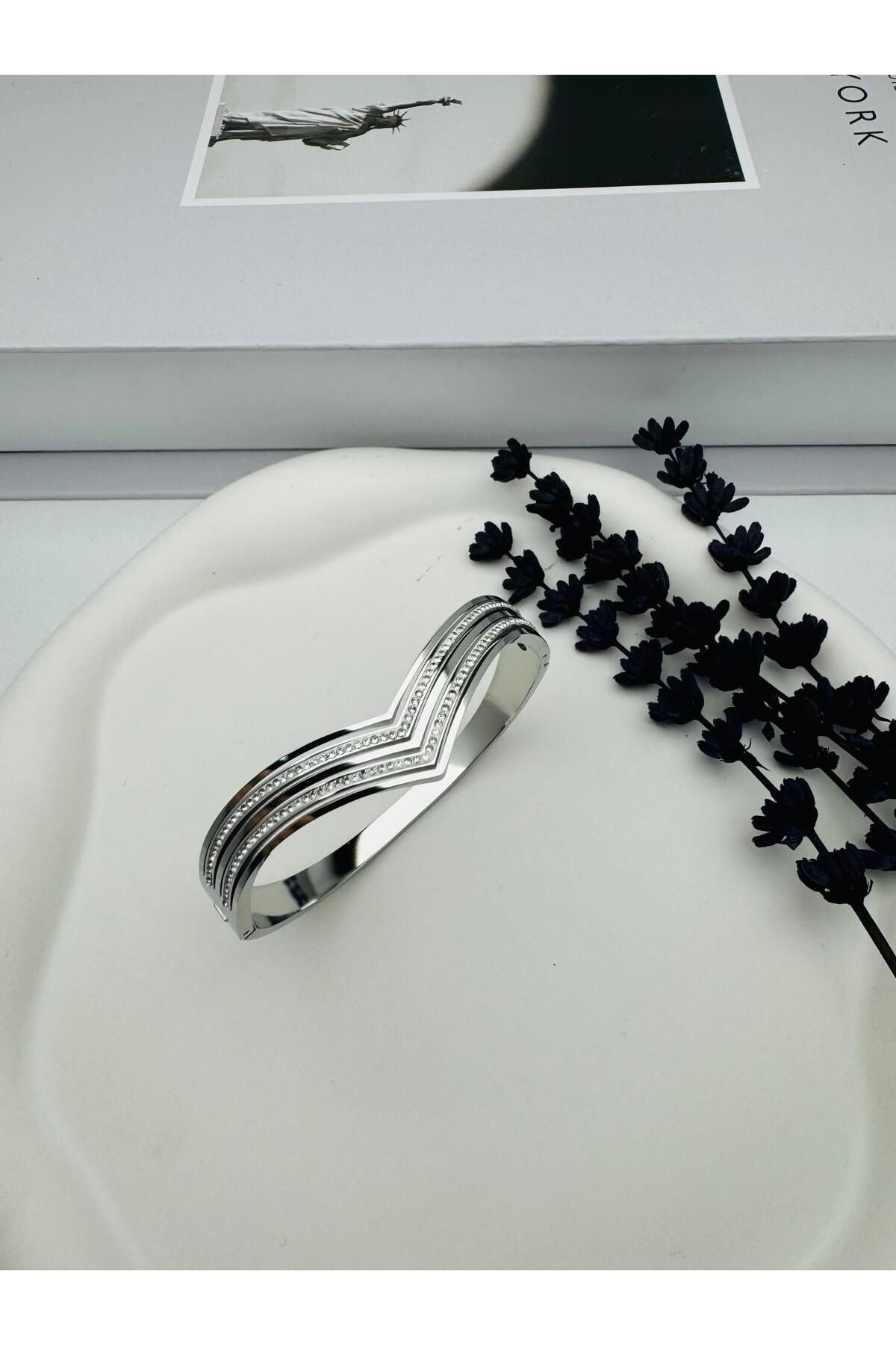 GLY ÇLKBİJUTERİ Taş Detaylı Çelik Kelepçe (Gümüş) 22007