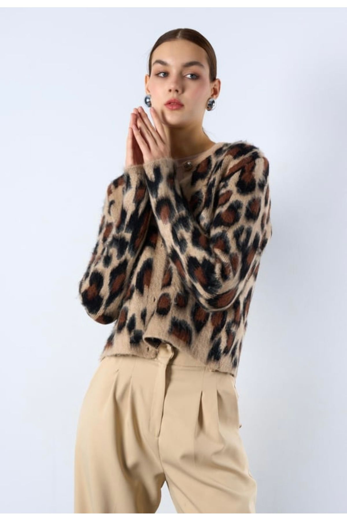 Qu Style-Leopard Patterned Cardigan 3