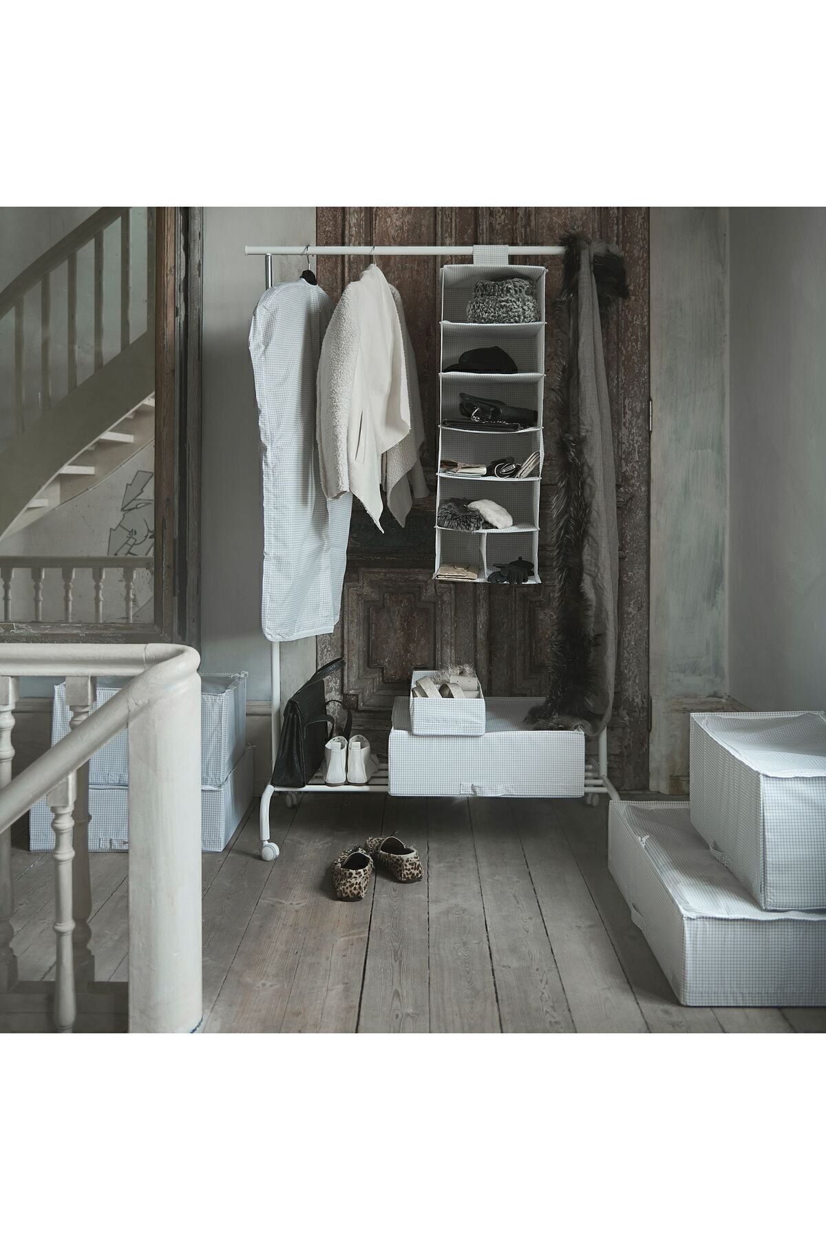 IKEA-Unit with Compartment in the Cabinet 4