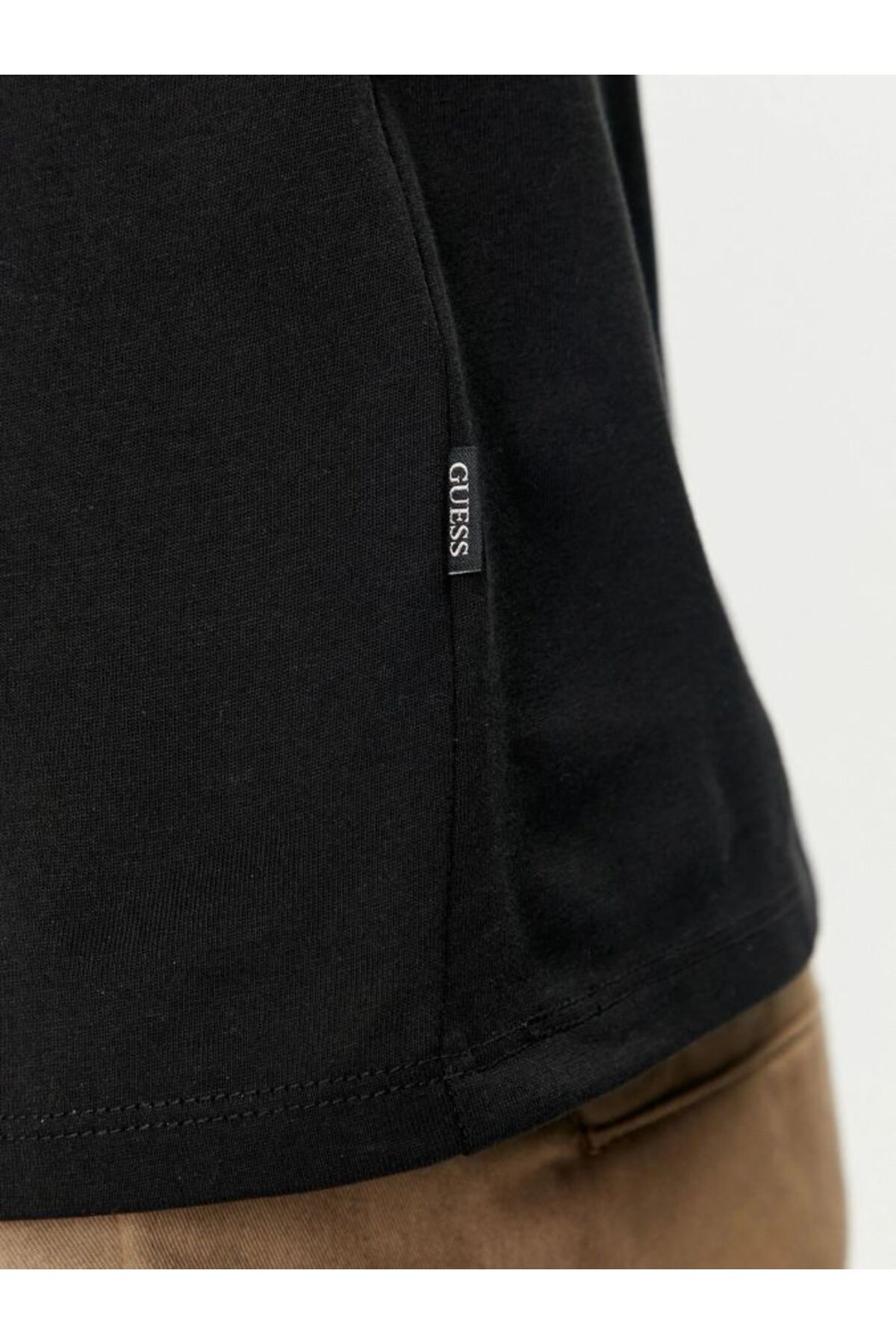 تی شرت مشکی مردانه مناسب شلوار جین Guess