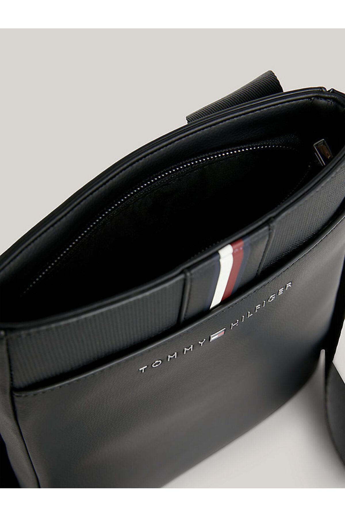 چمدان و ساک مشکی مردانه سیاه کیسه متقاطع شرکت TH اورجینال Tommy Hilfiger
