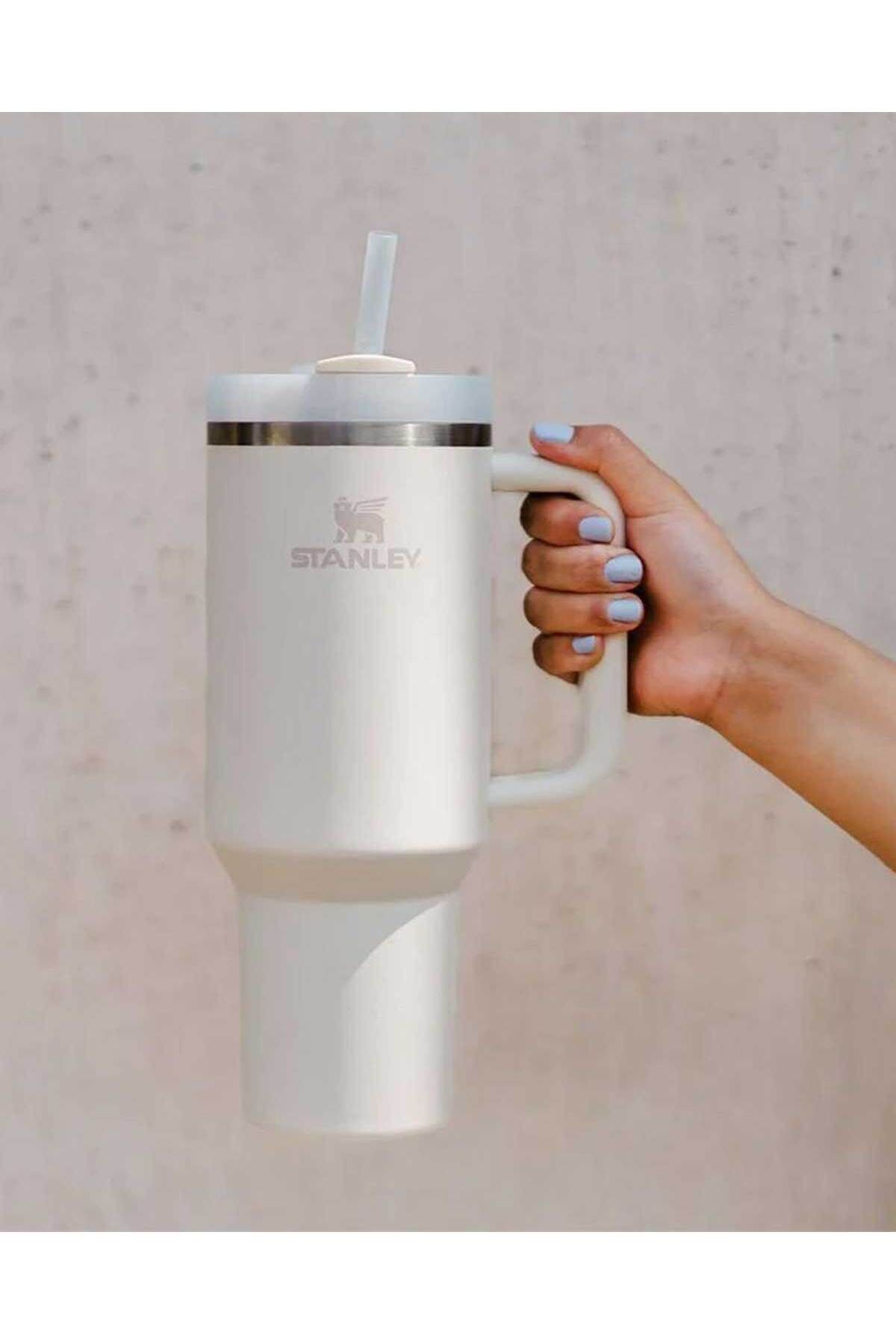 ترمس تراول ماگ استنلی مدل Quencher با ظرفیت 1.18 لیتر، رنگ کرم و طراحی کاربردی Stanley Stanley