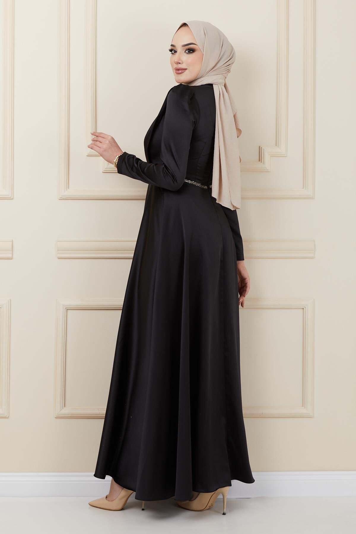 Olcay-Satin-Abendkleid mit Falten- und Perlendetail auf der Vorderseite SCHWARZ 1624 4