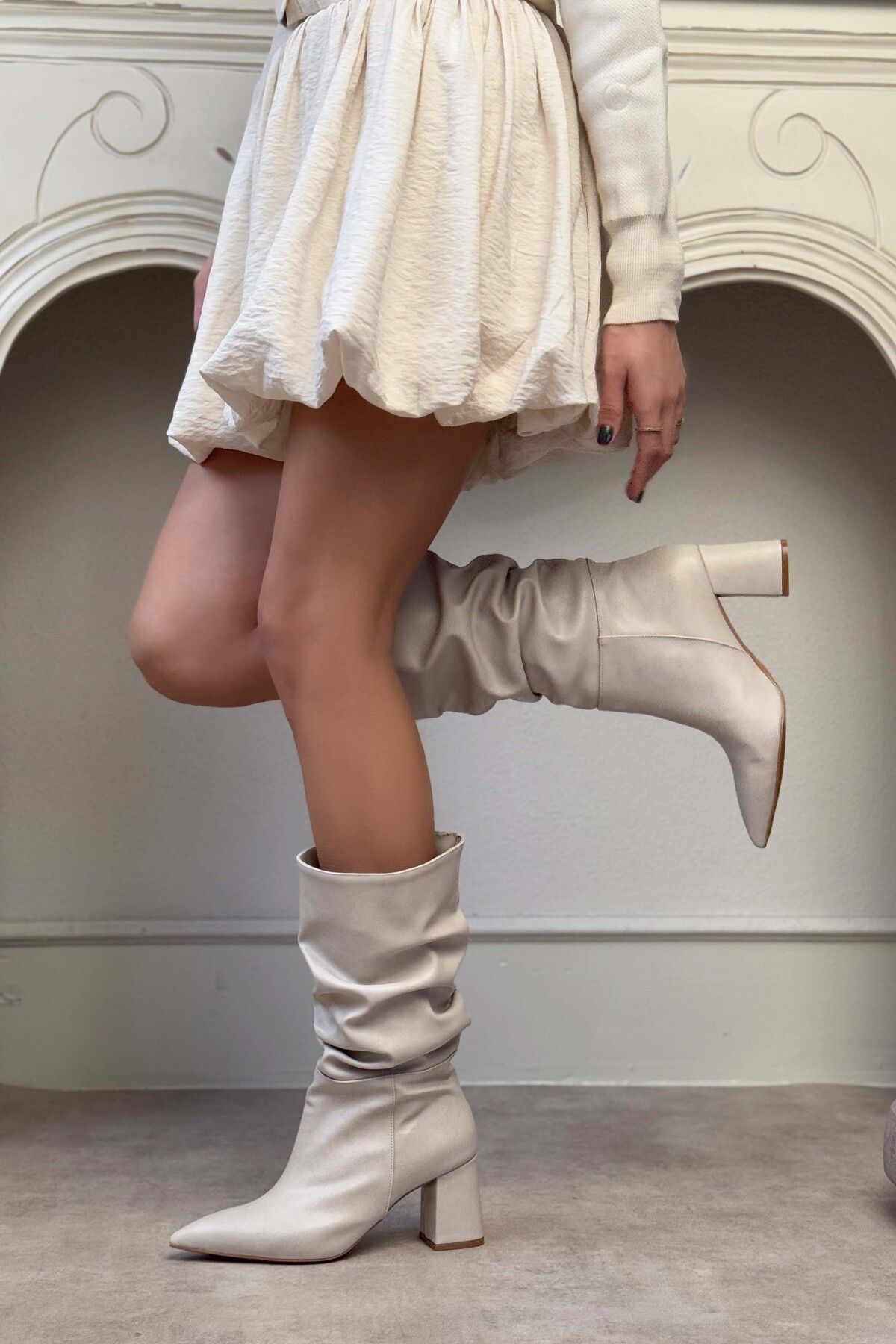 NİŞANTAŞI SHOES-Dámske čižmy na podpätku Janelle Béžové matné mechové 5