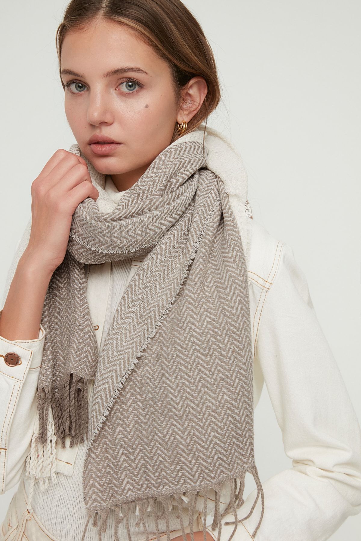 Trendyol Collection-Ecru Pattern Blocky Soft Textured Dámská šála TWOAW22AT0052 2