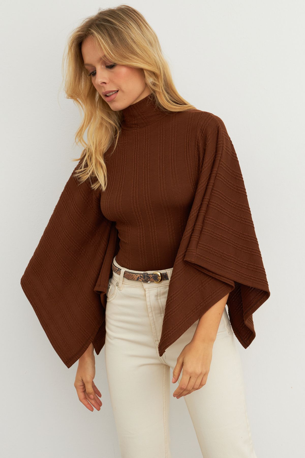 Cool & Modest-MTF32-Modell, braune Fischerbluse mit Fledermausärmeln für Damen 3