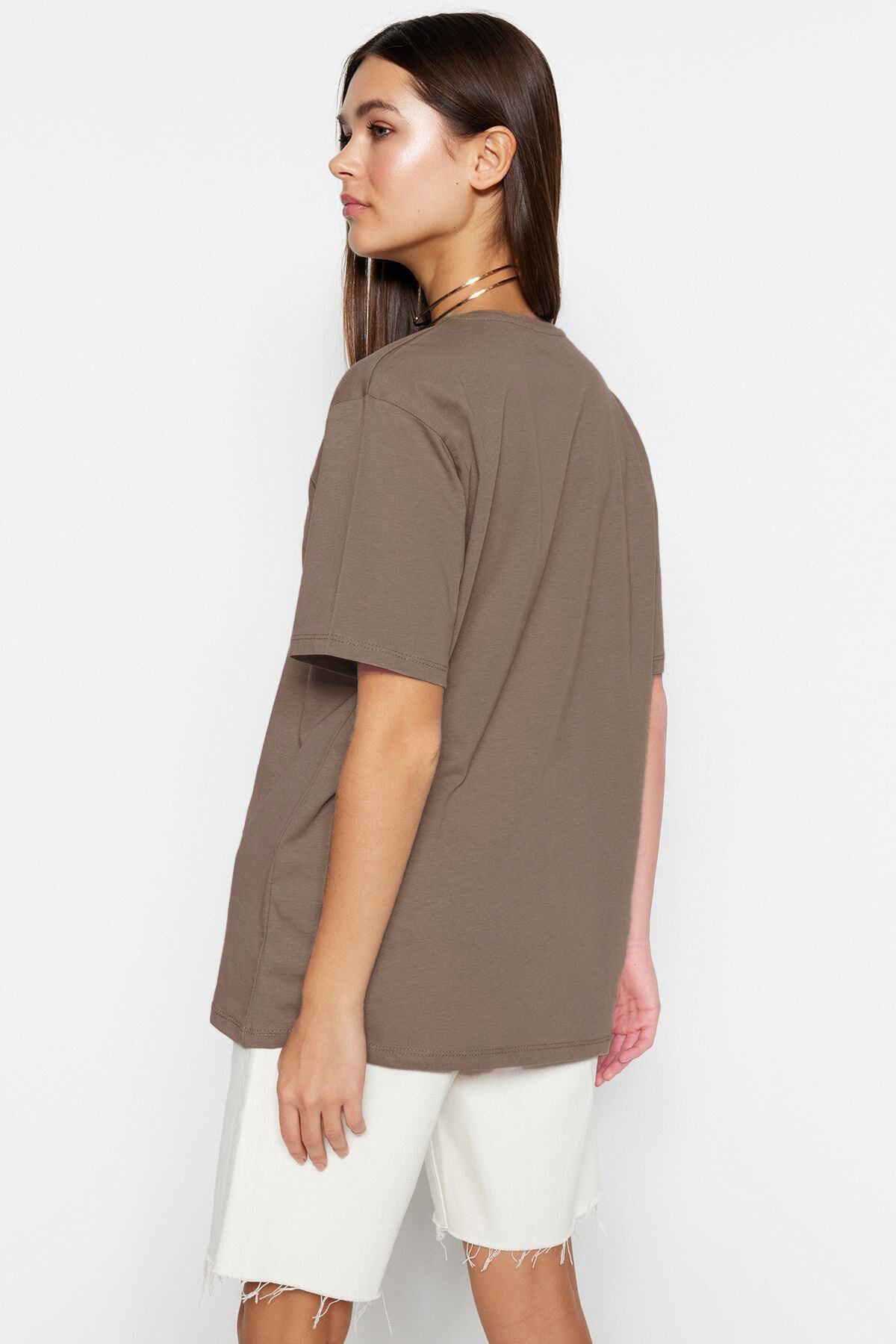 Kolekcia Trendyol-Norková 100 % bavlna oversize/široký strih pletené tričko s výstrihom do V TWOSS23TS00003 5