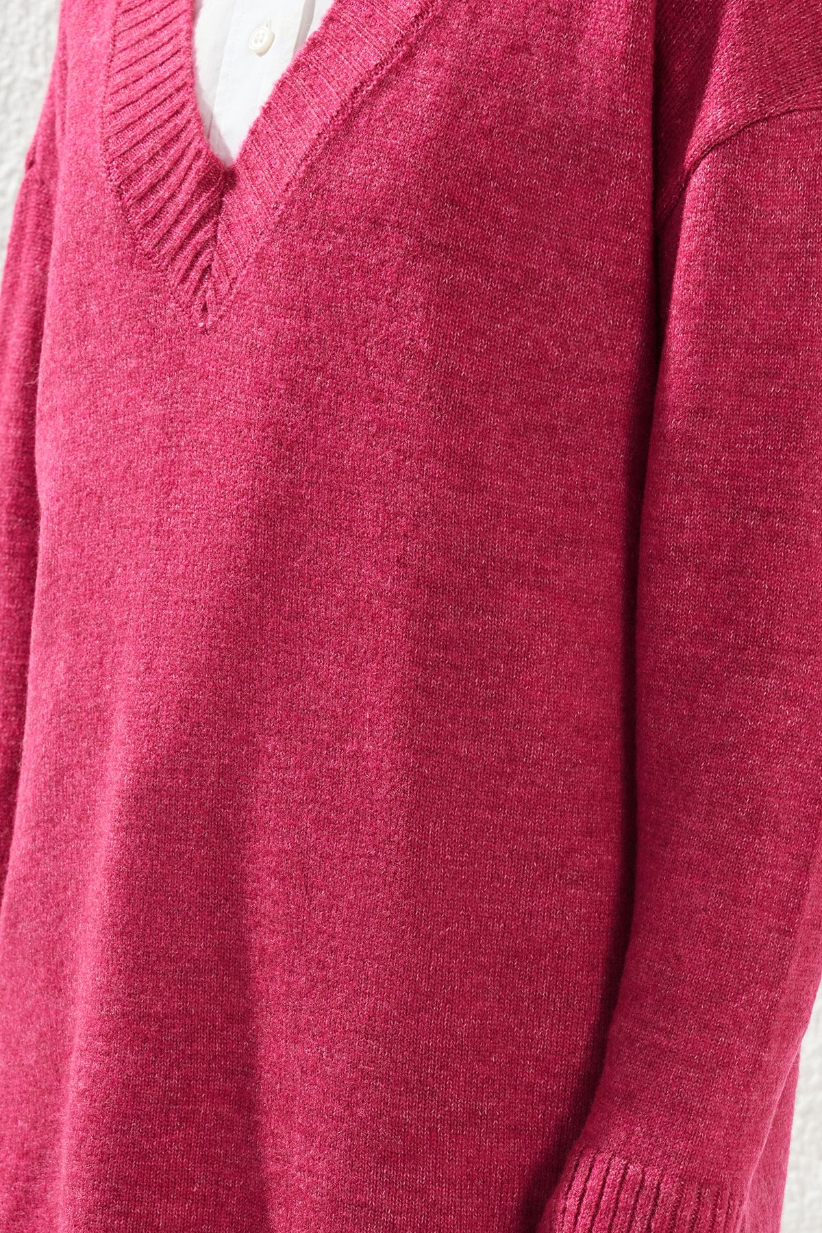 Edit by Trendyol-Fuchsiafarbener Strickpullover mit V-Ausschnitt – TEDAW25AK00018 3
