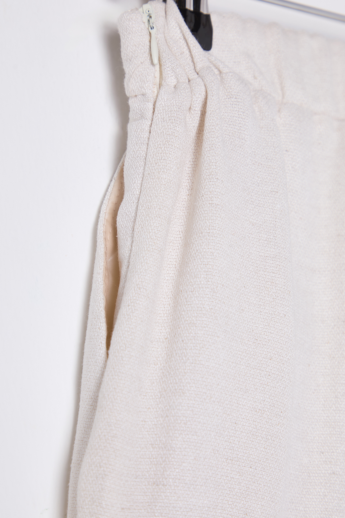 Trendyolmilla  Bej Keten İçerikli Arka Beli Lastikli Geniş Paça Diz Boy Dokuma Şort & Bermuda TWOSS25SR00021 - Görsel 12