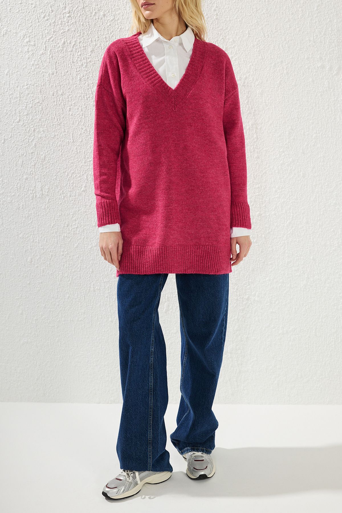 Edit by Trendyol-Fuchsiafarbener Strickpullover mit V-Ausschnitt – TEDAW25AK00018 2