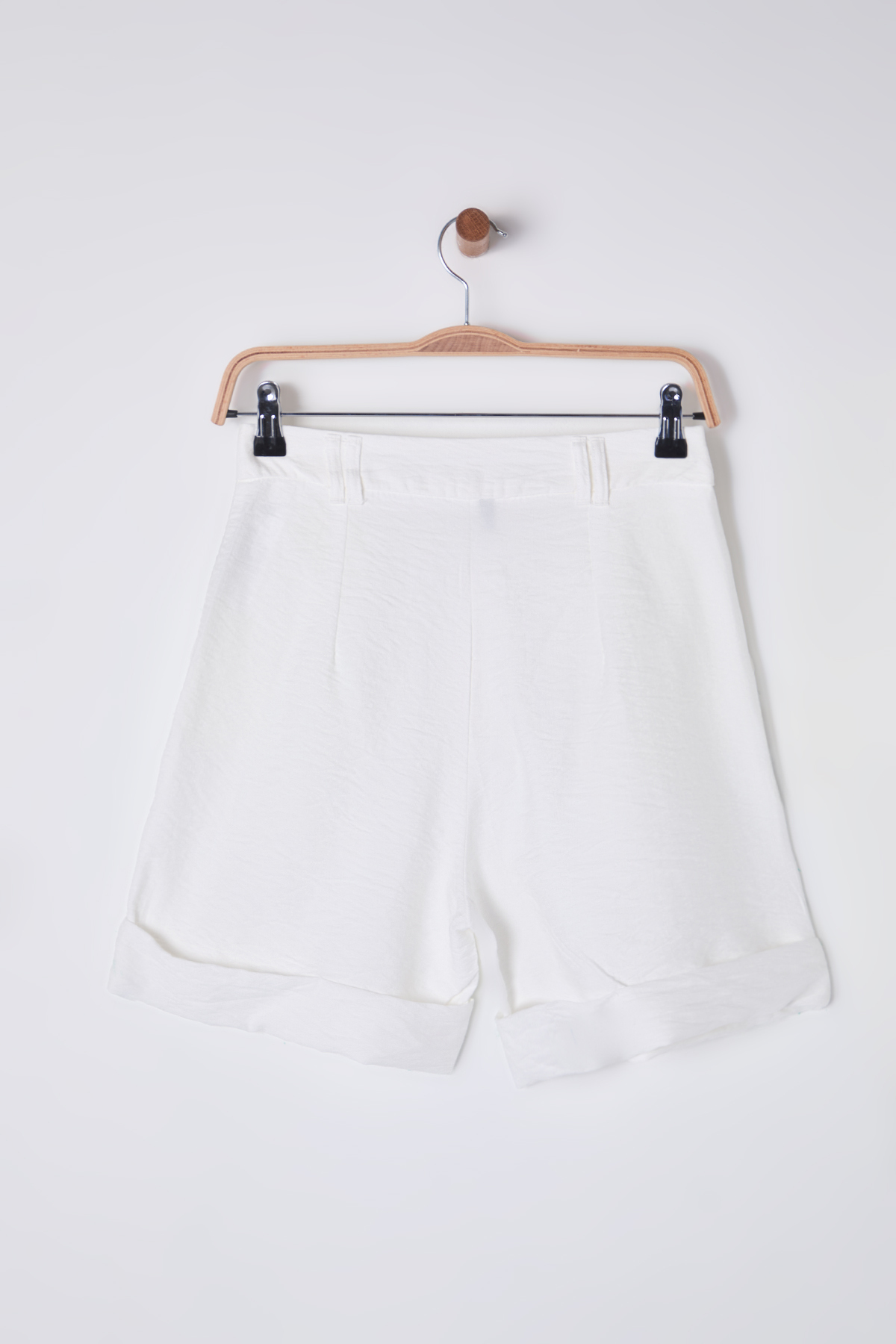 Trendyolmilla  Beyaz Paçası Kıvırmalı Dokuma Şort TWOSS21SR0146 - Görsel 9