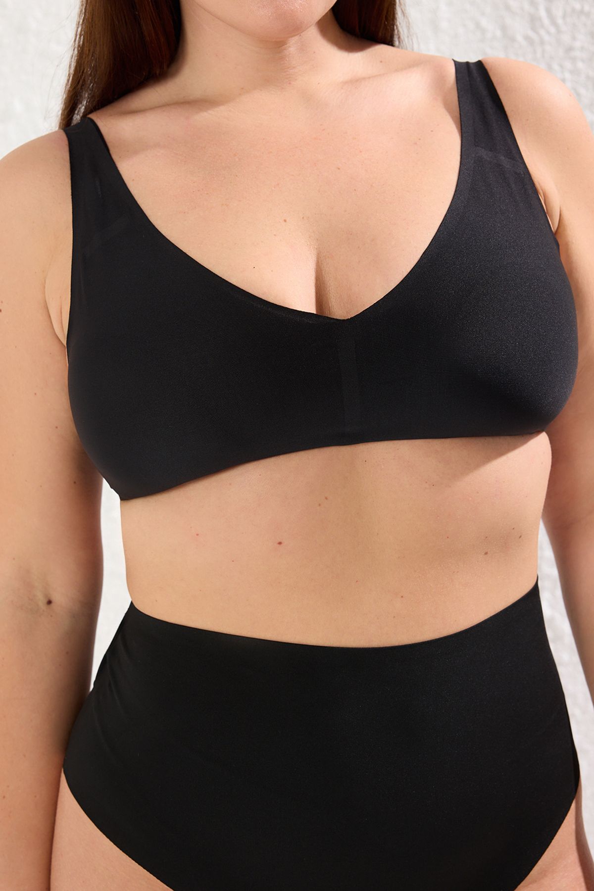 Trendyol Curve-Μαύρο αθλητικό σουτιέν Plus Size - Micro Gluing and Recovery Effect TBBAW25CW00010 3