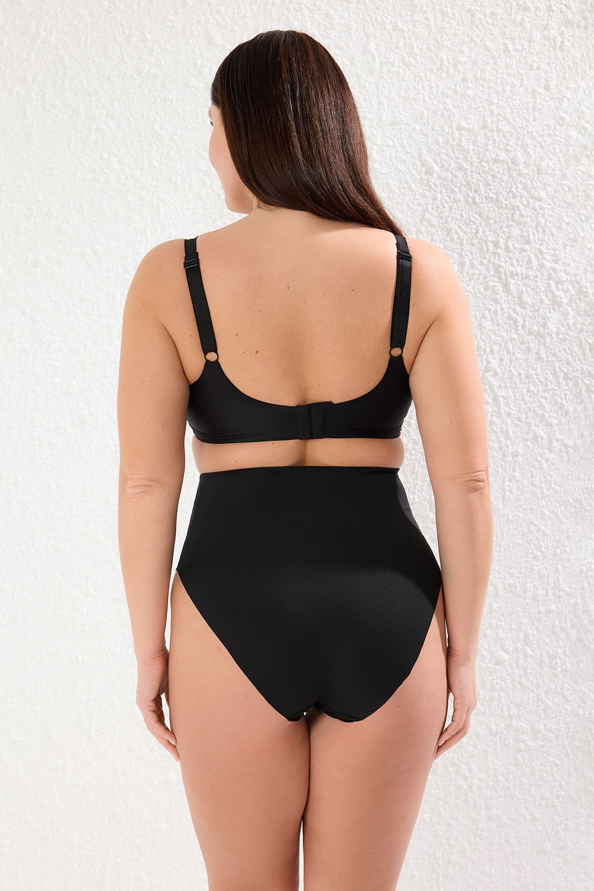Trendyol Curve-Μαύρο αθλητικό σουτιέν Plus Size - Micro Gluing and Recovery Effect TBBAW25CW00010 4