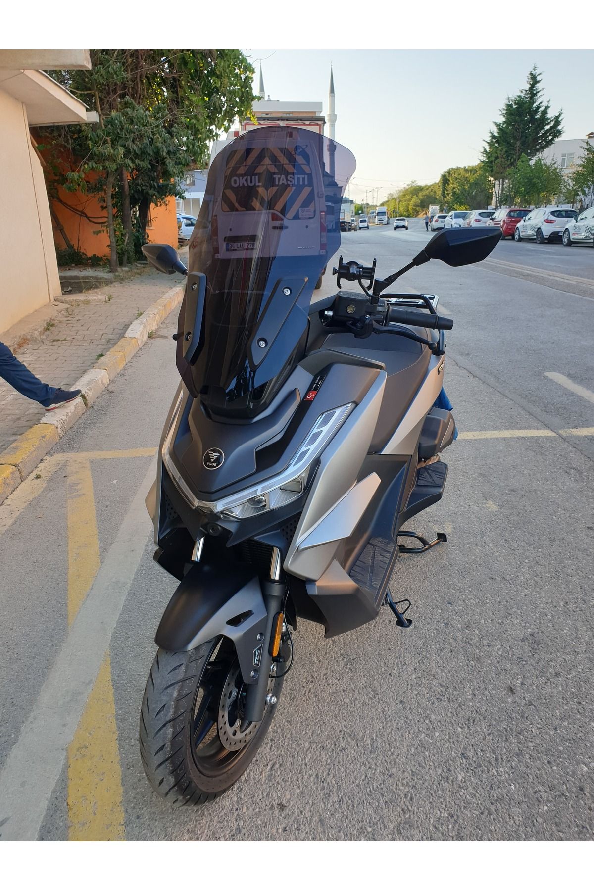 Voge SR3 Siperlik Ön Cam 2023-2025 Model 63cm Siyah Renkli 4mm