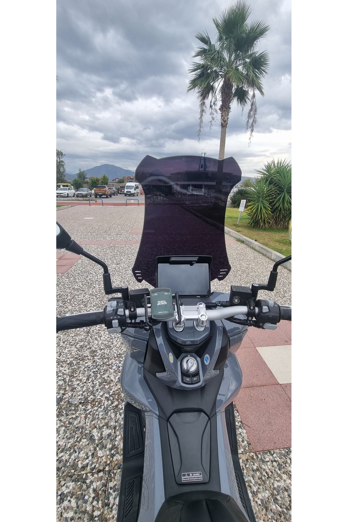 Yuki Xway 125 Siperlik Ön Cam 2023-2025 Model 75cm Siyah Renkli 4mm UZUN CAM