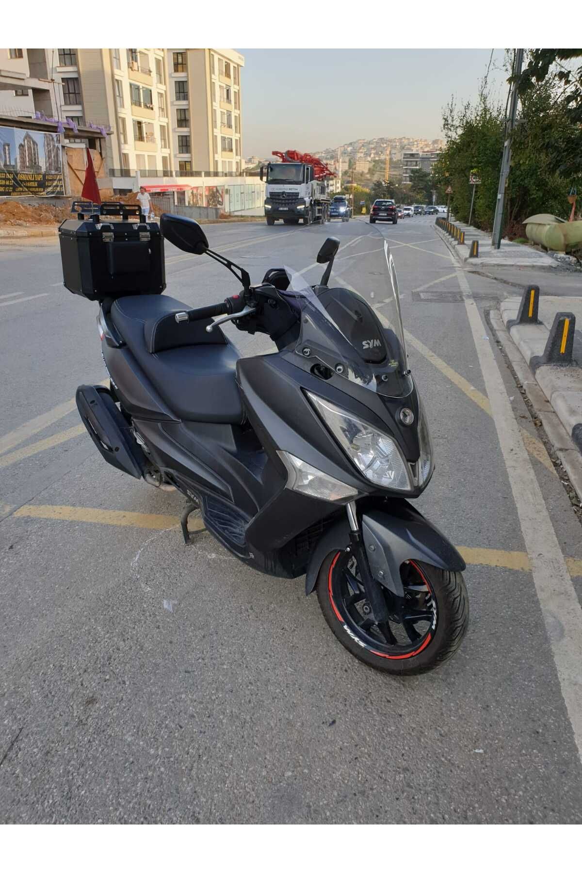 SYM Joymax 250 İ Siperlik Ön Cam 2013 2016 Model 54cm Şeffaf Renkli 4mm KISA SPOR CAM