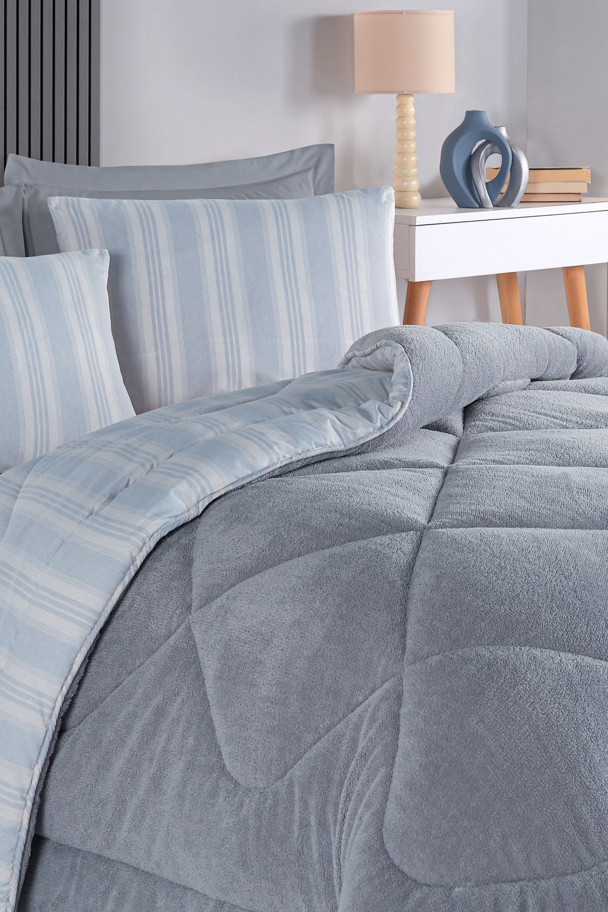 Eponj Home-4-Piece Soft Line Gray Double Sleeping Set - Fluffy with Wellsoft Quilt 3