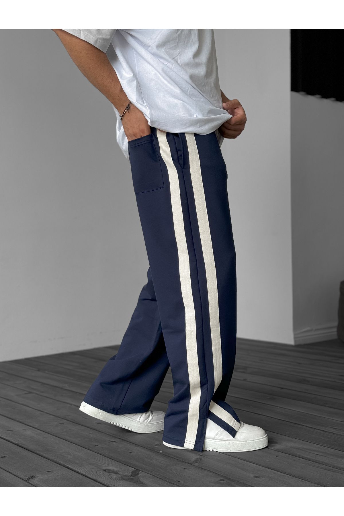 BYBASICMAN-Jj-66 Model Navy Blue Stripe Slit Tracksuit 1
