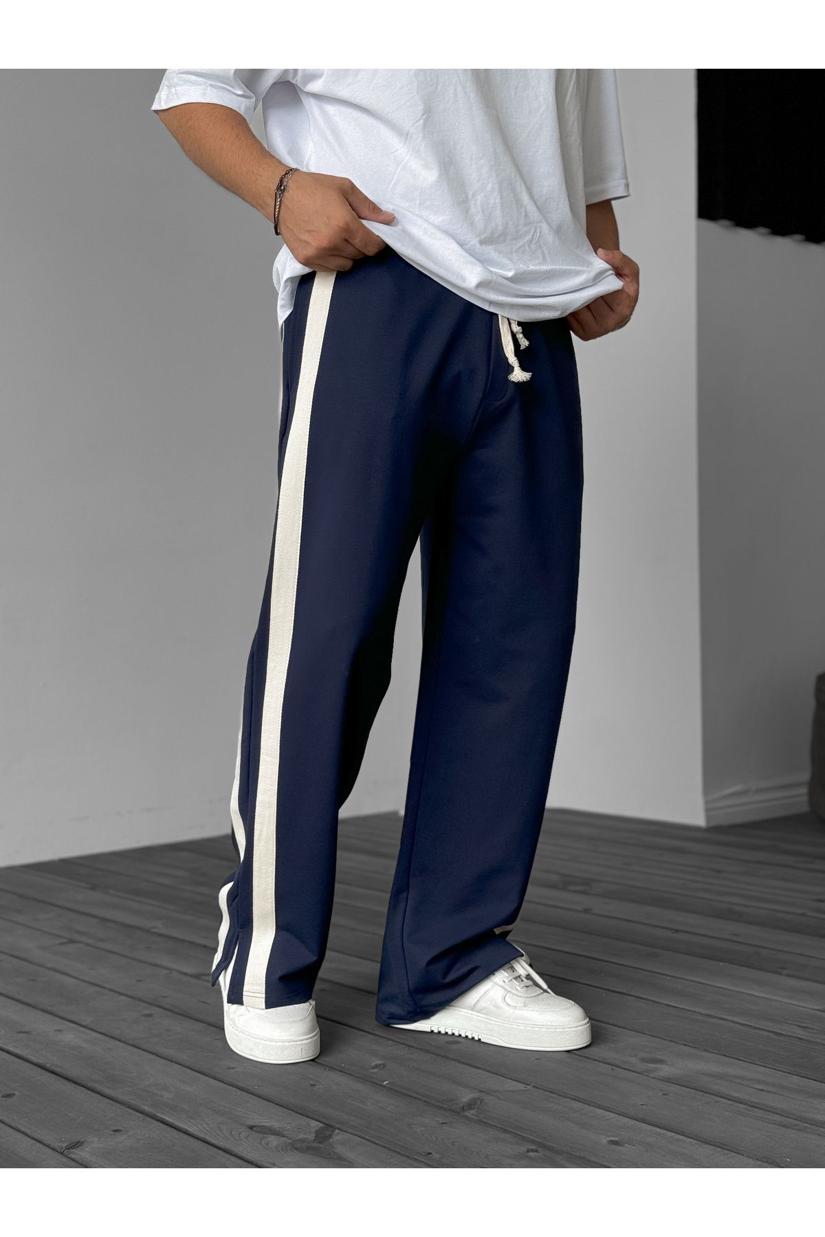 BYBASICMAN-Jj-66 Model Navy Blue Stripe Slit Tracksuit 6