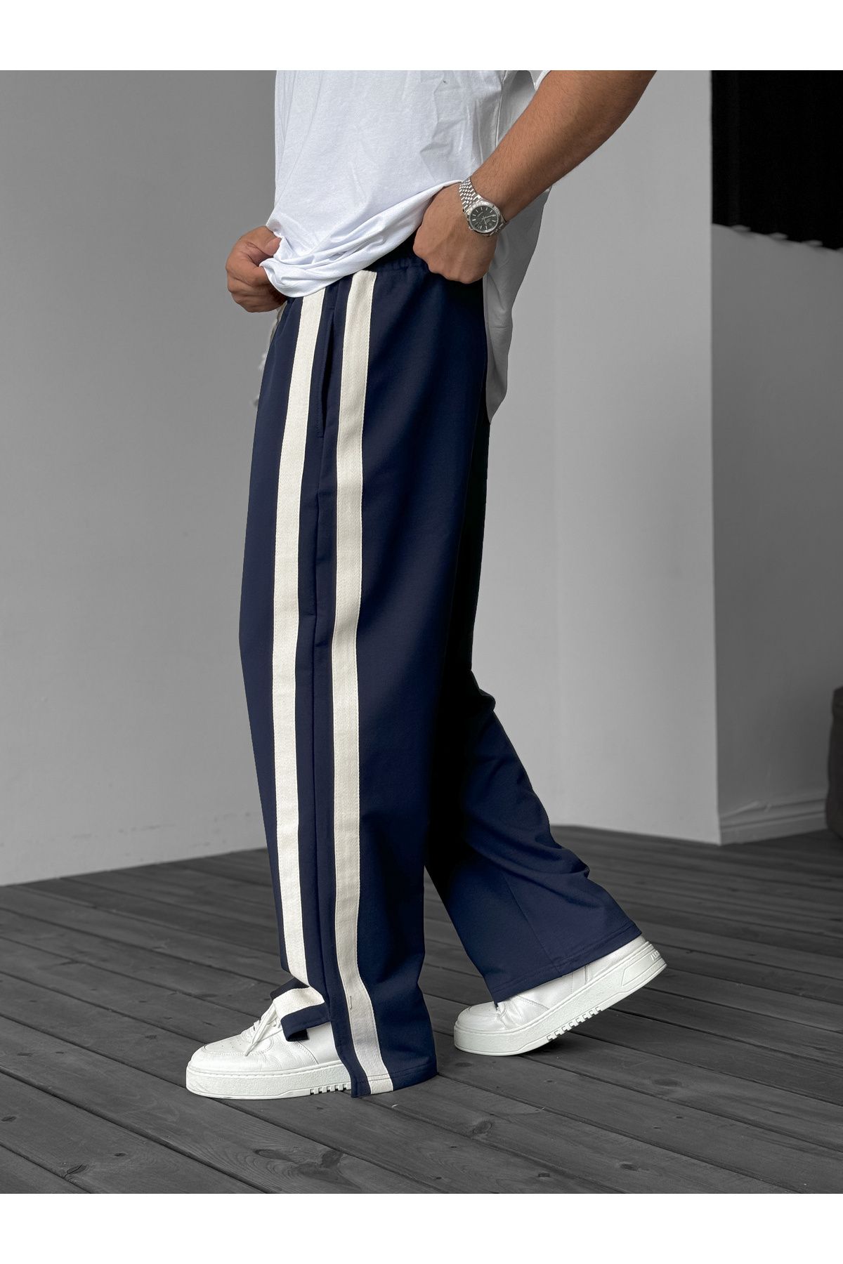 BYBASICMAN-Jj-66 Model Navy Blue Stripe Slit Tracksuit 2