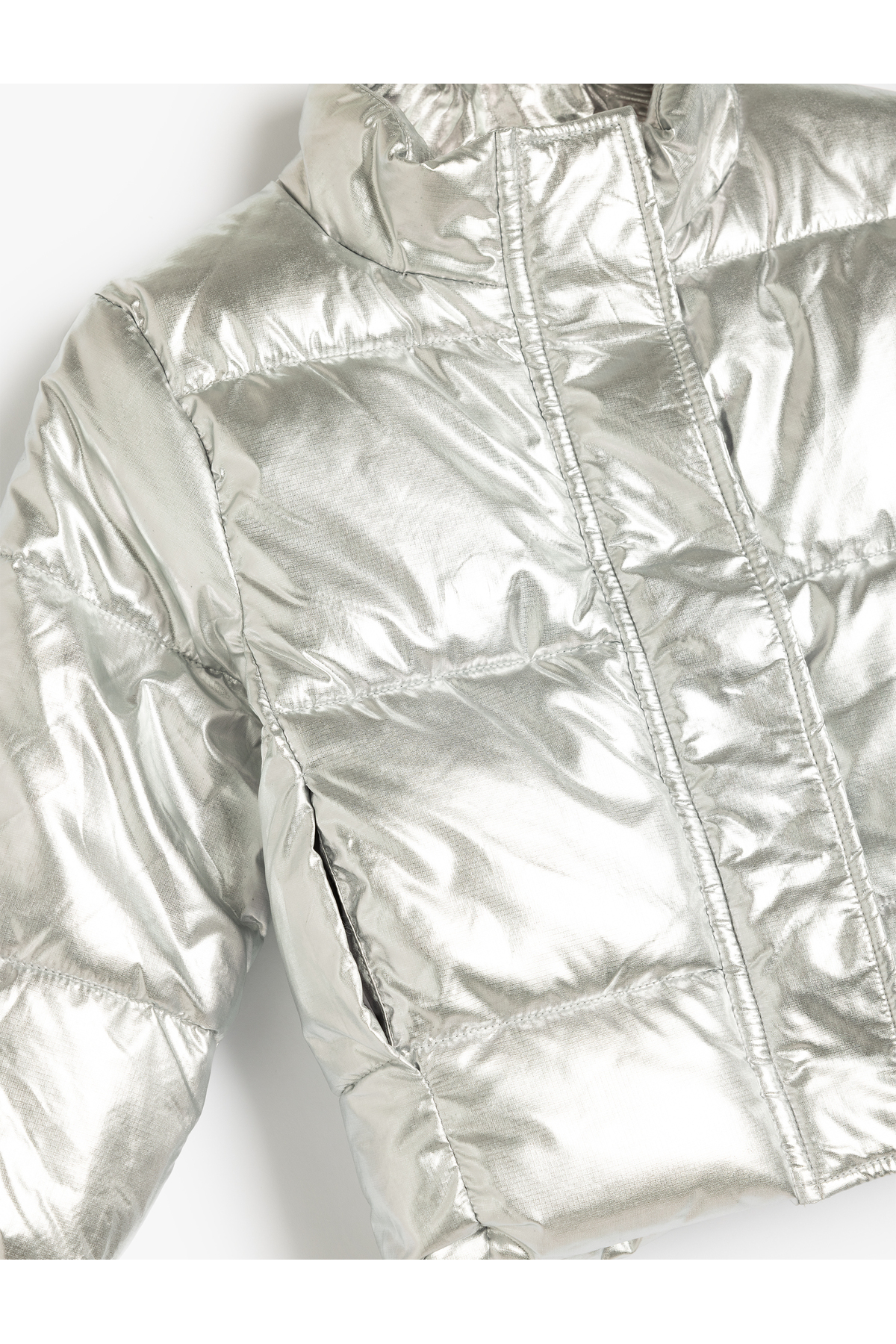 Koton Uzun Kollu Cep Detaylı Dik Yaka Parlak Şişme Mont fotoğrafı 3 (önizleme)