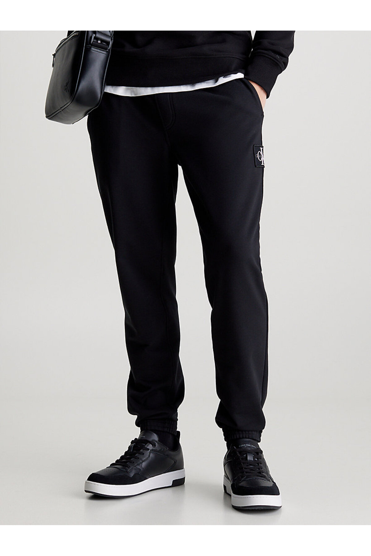 کلوین کلاین شلوار تنگ با نشان فنی